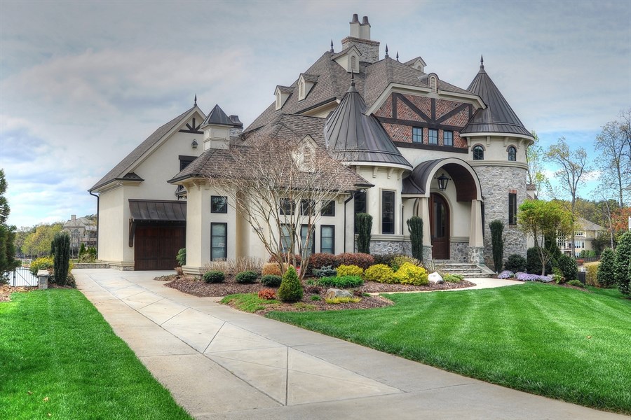 The Peninsula luxury golf and yacht club in Cornelius