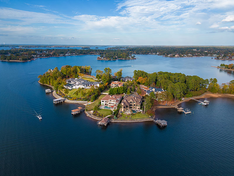 Governor’s Island waterfront homes on Lake Norman